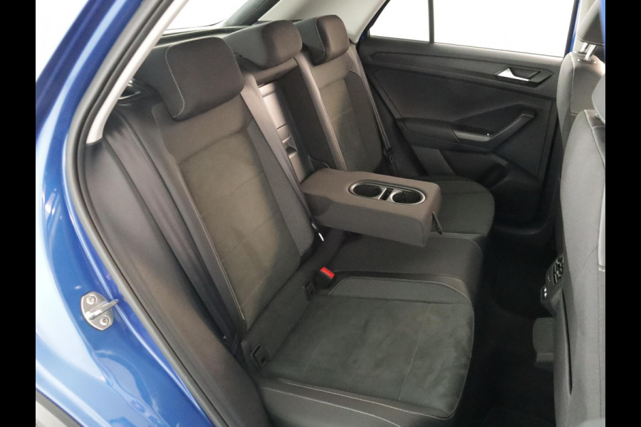 Volkswagen T-Roc 1.5 TSI Style 150 PK DSG | Verlengde garantie | Panorama dak | Keyless entry | Parkeer camera | El. achterklep | Volkswagen T-Roc 1.5 TSI Style 150 PK DSG | Verlengde garantie | Panorama dak | Keyless entry | Parkeer camera | El. achterklep |