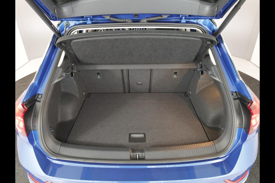 Volkswagen T-Roc 1.5 TSI Style 150 PK DSG | Verlengde garantie | Panorama dak | Keyless entry | Parkeer camera | El. achterklep | Volkswagen T-Roc 1.5 TSI Style 150 PK DSG | Verlengde garantie | Panorama dak | Keyless entry | Parkeer camera | El. achterklep |