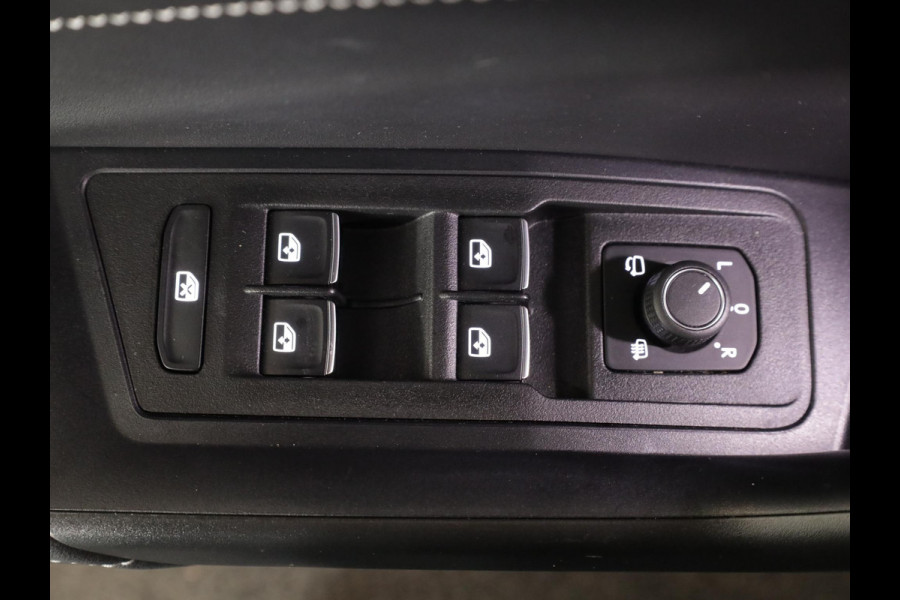 Volkswagen T-Roc 1.5 TSI Style 150 PK DSG | Verlengde garantie | Panorama dak | Keyless entry | Parkeer camera | El. achterklep | Volkswagen T-Roc 1.5 TSI Style 150 PK DSG | Verlengde garantie | Panorama dak | Keyless entry | Parkeer camera | El. achterklep |