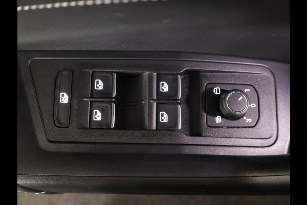 Volkswagen T-Roc 1.5 TSI Style 150 PK DSG | Verlengde garantie | Panorama dak | Keyless entry | Parkeer camera | El. achterklep | Volkswagen T-Roc 1.5 TSI Style 150 PK DSG | Verlengde garantie | Panorama dak | Keyless entry | Parkeer camera | El. achterklep |