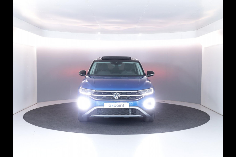 Volkswagen T-Roc 1.5 TSI Style 150 PK DSG | Verlengde garantie | Panorama dak | Keyless entry | Parkeer camera | El. achterklep | Volkswagen T-Roc 1.5 TSI Style 150 PK DSG | Verlengde garantie | Panorama dak | Keyless entry | Parkeer camera | El. achterklep |