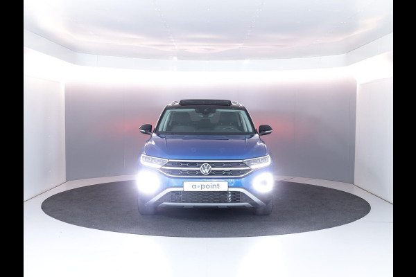 Volkswagen T-Roc 1.5 TSI Style 150 PK DSG | Verlengde garantie | Panorama dak | Keyless entry | Parkeer camera | El. achterklep | Volkswagen T-Roc 1.5 TSI Style 150 PK DSG | Verlengde garantie | Panorama dak | Keyless entry | Parkeer camera | El. achterklep |