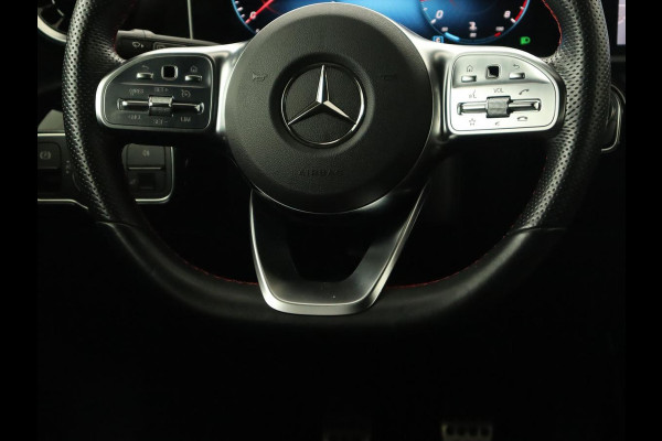Mercedes-Benz A-Klasse 180 Business Solution AMG | Panoramadak | Stoelverwarming | Leder/Alcantara | Navigatie | Park Assist | Camera | Widescreen | Full LED