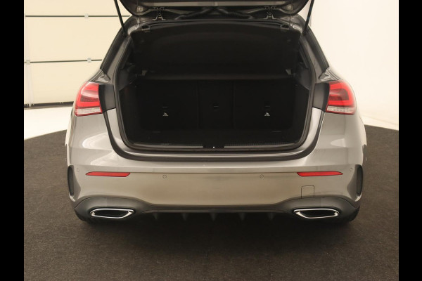 Mercedes-Benz A-Klasse 180 Business Solution AMG | Panoramadak | Stoelverwarming | Leder/Alcantara | Navigatie | Park Assist | Camera | Widescreen | Full LED