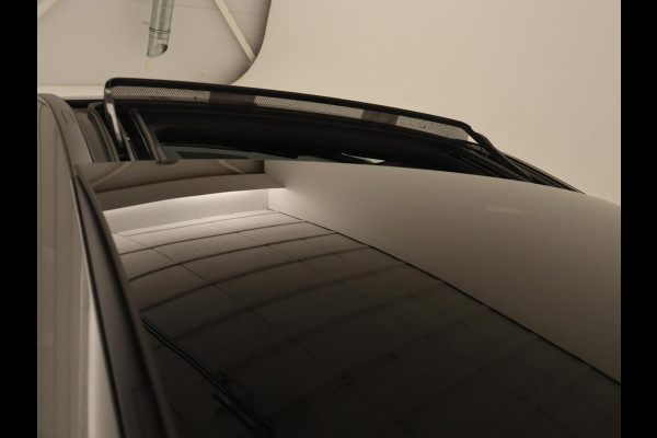 Mercedes-Benz A-Klasse 180 Business Solution AMG | Panoramadak | Stoelverwarming | Leder/Alcantara | Navigatie | Park Assist | Camera | Widescreen | Full LED
