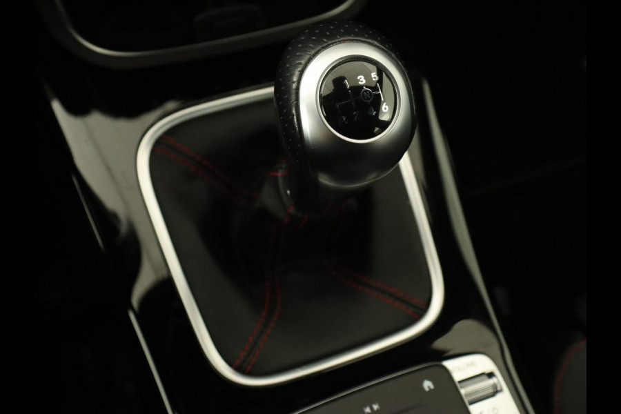 Mercedes-Benz A-Klasse 180 Business Solution AMG | Panoramadak | Stoelverwarming | Leder/Alcantara | Navigatie | Park Assist | Camera | Widescreen | Full LED