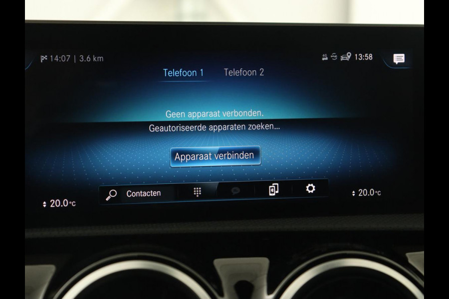Mercedes-Benz A-Klasse 180 Business Solution AMG | Panoramadak | Stoelverwarming | Leder/Alcantara | Navigatie | Park Assist | Camera | Widescreen | Full LED
