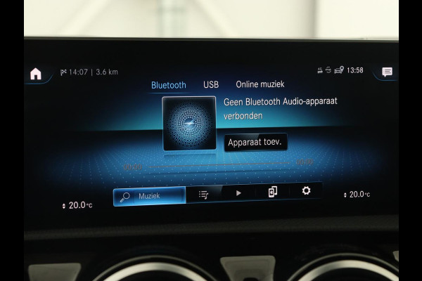 Mercedes-Benz A-Klasse 180 Business Solution AMG | Panoramadak | Stoelverwarming | Leder/Alcantara | Navigatie | Park Assist | Camera | Widescreen | Full LED