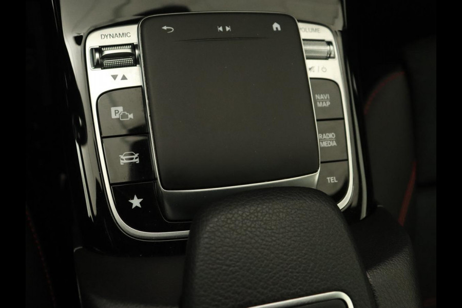 Mercedes-Benz A-Klasse 180 Business Solution AMG | Panoramadak | Stoelverwarming | Leder/Alcantara | Navigatie | Park Assist | Camera | Widescreen | Full LED