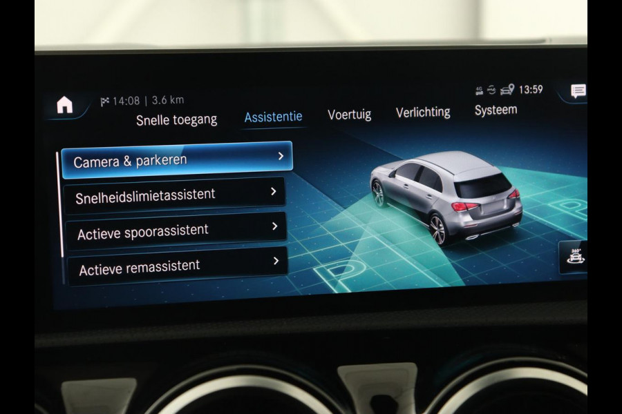 Mercedes-Benz A-Klasse 180 Business Solution AMG | Panoramadak | Stoelverwarming | Leder/Alcantara | Navigatie | Park Assist | Camera | Widescreen | Full LED