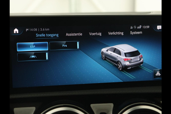 Mercedes-Benz A-Klasse 180 Business Solution AMG | Panoramadak | Stoelverwarming | Leder/Alcantara | Navigatie | Park Assist | Camera | Widescreen | Full LED