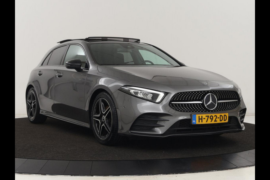 Mercedes-Benz A-Klasse 180 Business Solution AMG | Panoramadak | Stoelverwarming | Leder/Alcantara | Navigatie | Park Assist | Camera | Widescreen | Full LED