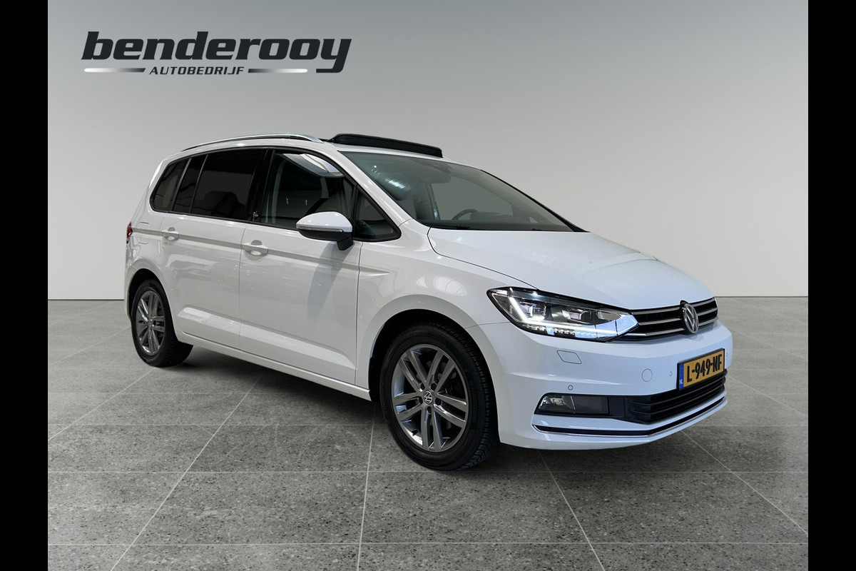 Volkswagen Touran 7p 1.4 TSI 150pk DSG Highline | Pano dak | Trekhaak Volkswagen Touran 7p 1.4 TSI 150pk DSG Highline | Pano dak | Trekhaak