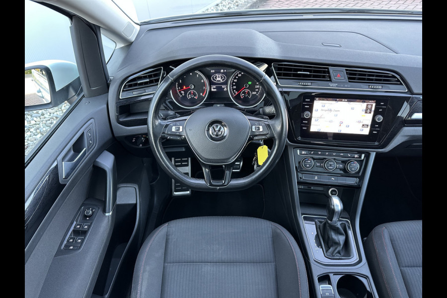 Volkswagen Touran 7p 1.4 TSI 150pk DSG Highline | Pano dak | Trekhaak Volkswagen Touran 7p 1.4 TSI 150pk DSG Highline | Pano dak | Trekhaak