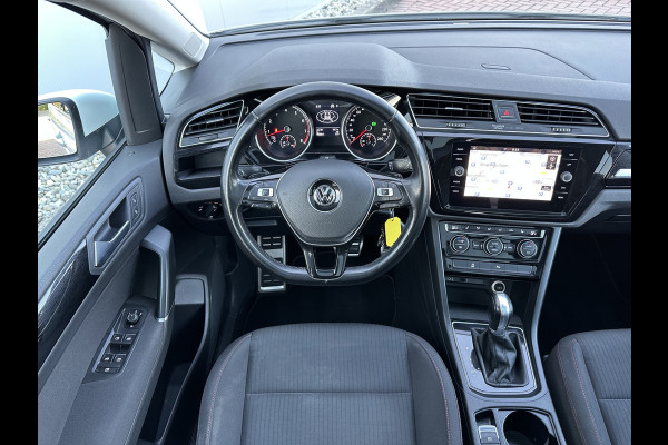 Volkswagen Touran 7p 1.4 TSI 150pk DSG Highline | Pano dak | Trekhaak Volkswagen Touran 7p 1.4 TSI 150pk DSG Highline | Pano dak | Trekhaak