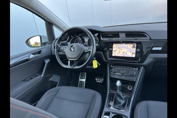 Volkswagen Touran 7p 1.4 TSI 150pk DSG Highline | Pano dak | Trekhaak Volkswagen Touran 7p 1.4 TSI 150pk DSG Highline | Pano dak | Trekhaak