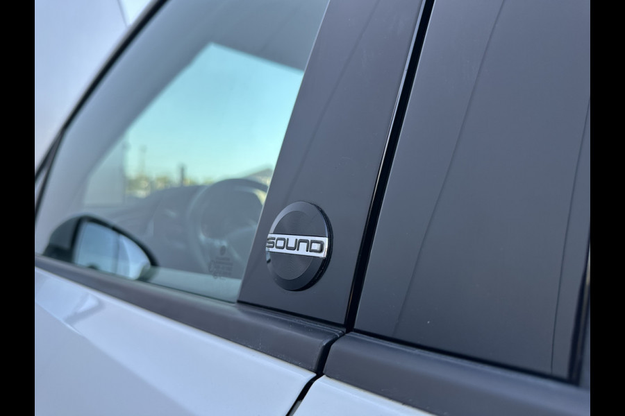 Volkswagen Touran 7p 1.4 TSI 150pk DSG Highline | Pano dak | Trekhaak Volkswagen Touran 7p 1.4 TSI 150pk DSG Highline | Pano dak | Trekhaak