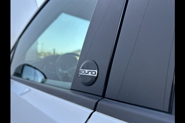 Volkswagen Touran 7p 1.4 TSI 150pk DSG Highline | Pano dak | Trekhaak Volkswagen Touran 7p 1.4 TSI 150pk DSG Highline | Pano dak | Trekhaak