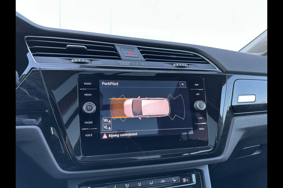 Volkswagen Touran 7p 1.4 TSI 150pk DSG Highline | Pano dak | Trekhaak Volkswagen Touran 7p 1.4 TSI 150pk DSG Highline | Pano dak | Trekhaak