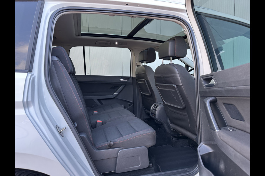 Volkswagen Touran 7p 1.4 TSI 150pk DSG Highline | Pano dak | Trekhaak Volkswagen Touran 7p 1.4 TSI 150pk DSG Highline | Pano dak | Trekhaak