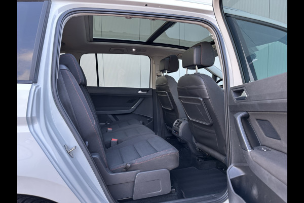 Volkswagen Touran 7p 1.4 TSI 150pk DSG Highline | Pano dak | Trekhaak Volkswagen Touran 7p 1.4 TSI 150pk DSG Highline | Pano dak | Trekhaak