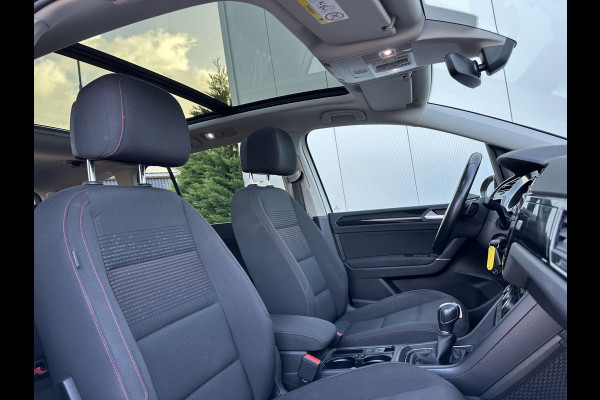 Volkswagen Touran 7p 1.4 TSI 150pk DSG Highline | Pano dak | Trekhaak Volkswagen Touran 7p 1.4 TSI 150pk DSG Highline | Pano dak | Trekhaak