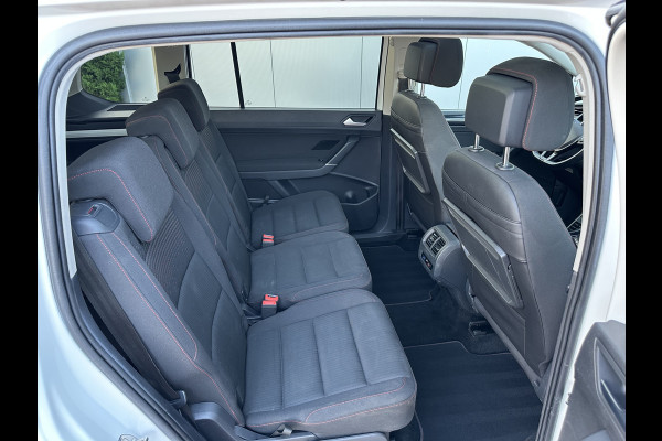 Volkswagen Touran 7p 1.4 TSI 150pk DSG Highline | Pano dak | Trekhaak Volkswagen Touran 7p 1.4 TSI 150pk DSG Highline | Pano dak | Trekhaak