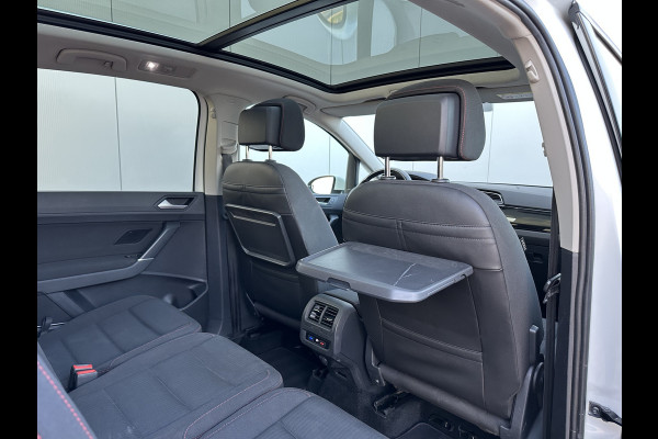 Volkswagen Touran 7p 1.4 TSI 150pk DSG Highline | Pano dak | Trekhaak Volkswagen Touran 7p 1.4 TSI 150pk DSG Highline | Pano dak | Trekhaak