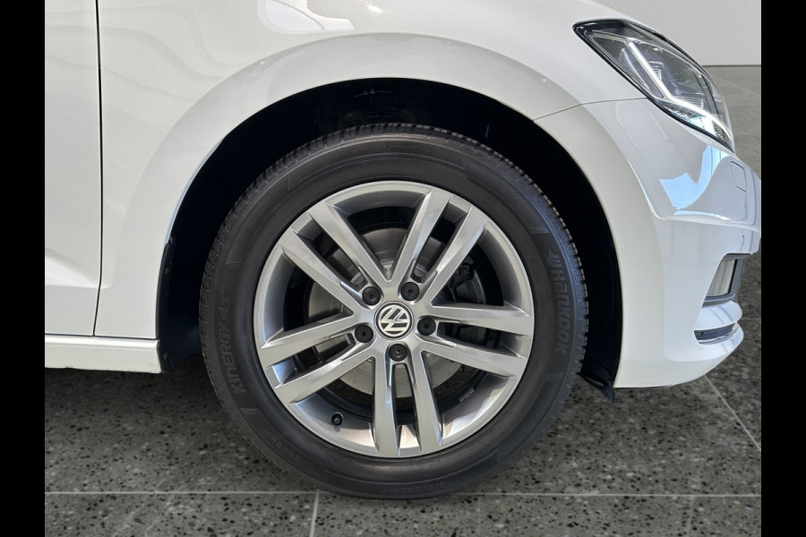 Volkswagen Touran 7p 1.4 TSI 150pk DSG Highline | Pano dak | Trekhaak Volkswagen Touran 7p 1.4 TSI 150pk DSG Highline | Pano dak | Trekhaak