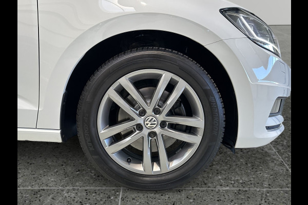 Volkswagen Touran 7p 1.4 TSI 150pk DSG Highline | Pano dak | Trekhaak Volkswagen Touran 7p 1.4 TSI 150pk DSG Highline | Pano dak | Trekhaak