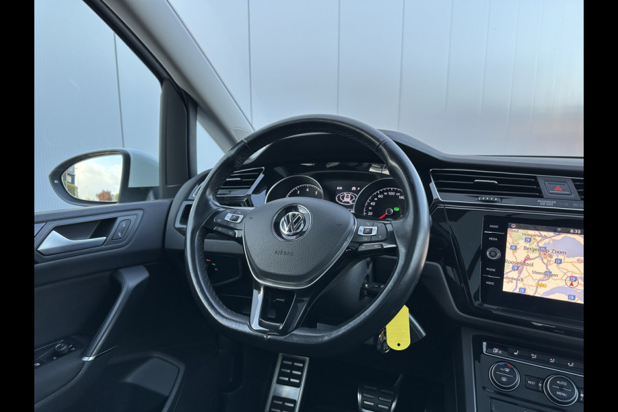 Volkswagen Touran 7p 1.4 TSI 150pk DSG Highline | Pano dak | Trekhaak Volkswagen Touran 7p 1.4 TSI 150pk DSG Highline | Pano dak | Trekhaak