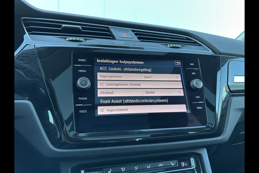 Volkswagen Touran 7p 1.4 TSI 150pk DSG Highline | Pano dak | Trekhaak Volkswagen Touran 7p 1.4 TSI 150pk DSG Highline | Pano dak | Trekhaak