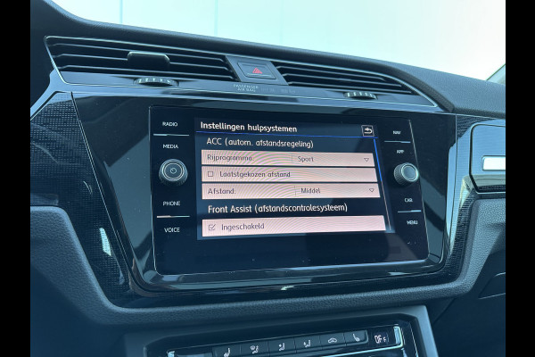 Volkswagen Touran 7p 1.4 TSI 150pk DSG Highline | Pano dak | Trekhaak Volkswagen Touran 7p 1.4 TSI 150pk DSG Highline | Pano dak | Trekhaak