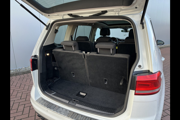 Volkswagen Touran 7p 1.4 TSI 150pk DSG Highline | Pano dak | Trekhaak Volkswagen Touran 7p 1.4 TSI 150pk DSG Highline | Pano dak | Trekhaak