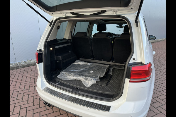 Volkswagen Touran 7p 1.4 TSI 150pk DSG Highline | Pano dak | Trekhaak Volkswagen Touran 7p 1.4 TSI 150pk DSG Highline | Pano dak | Trekhaak