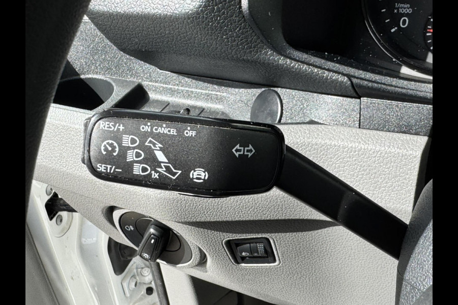 Volkswagen Crafter 35 2.0 TDI L4 DC Trendline Cruise control Automatisch airco Navigatie Apple Carplay / Android Auto