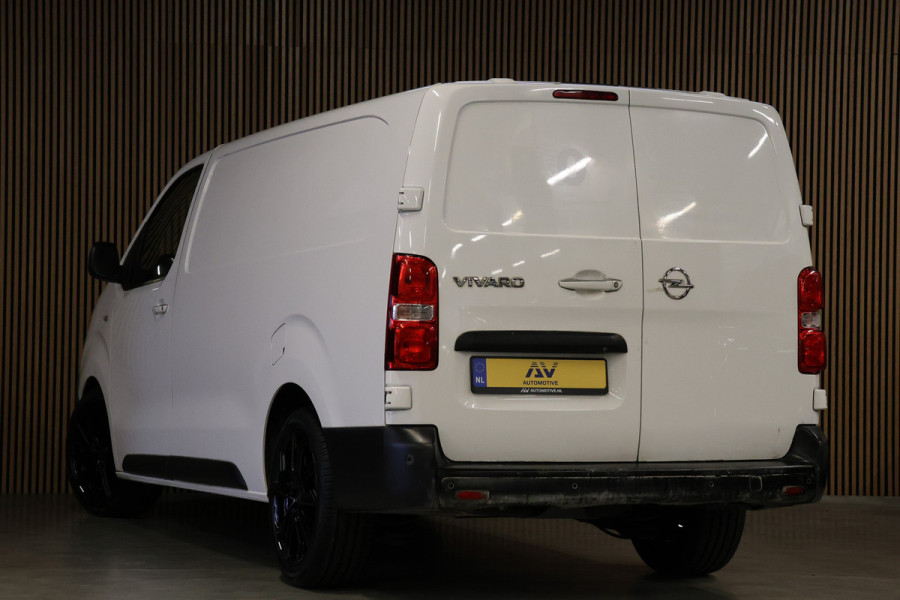Opel Vivaro 2.0 CDTI L3H1 XL | CarPlay | Camera | Lederen bekleding | 3-Zitter | Blind Spot | Keyless entry | Climate control |  Dealer onderhouden | Nieuwe APK | Nieuwe vliegwiel / koppeling