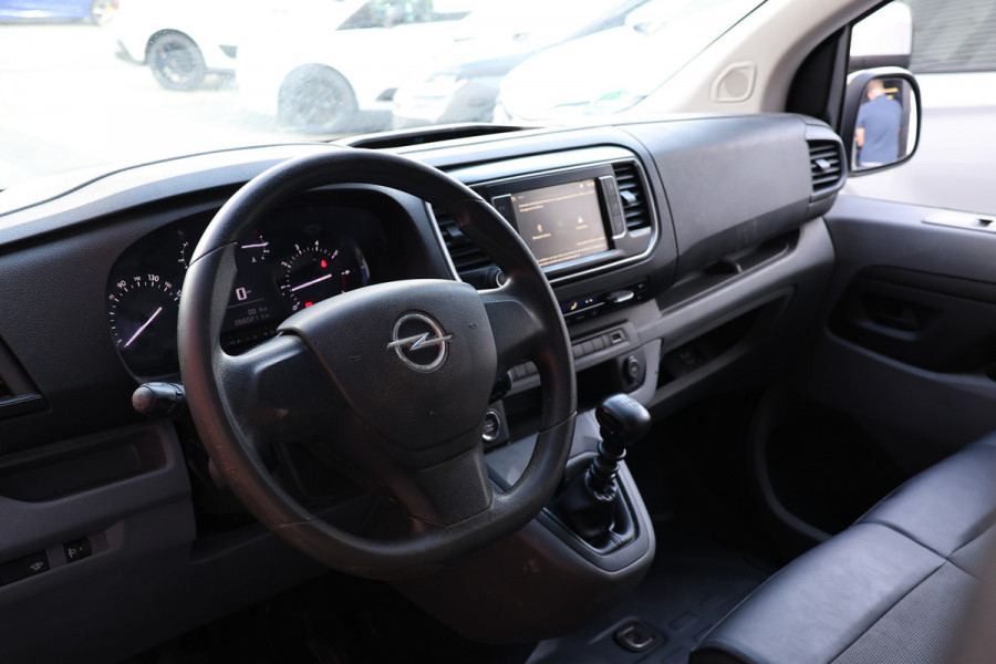 Opel Vivaro 2.0 CDTI L3H1 XL | CarPlay | Camera | Lederen bekleding | 3-Zitter | Blind Spot | Keyless entry | Climate control |  Dealer onderhouden | Nieuwe APK | Nieuwe vliegwiel / koppeling