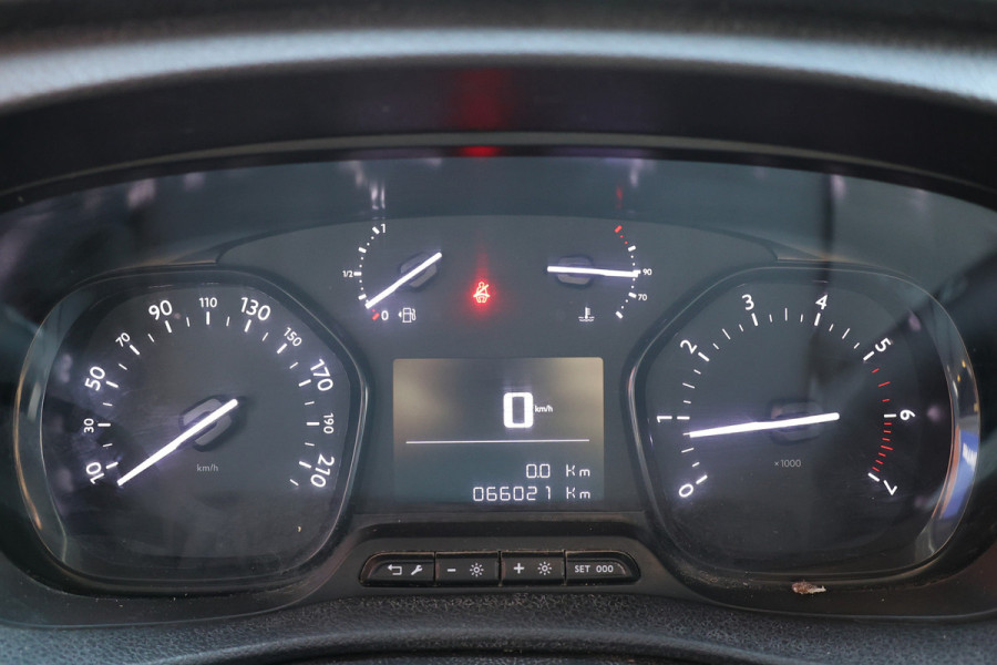 Opel Vivaro 2.0 CDTI L3H1 XL | CarPlay | Camera | Lederen bekleding | 3-Zitter | Blind Spot | Keyless entry | Climate control |  Dealer onderhouden | Nieuwe APK | Nieuwe vliegwiel / koppeling