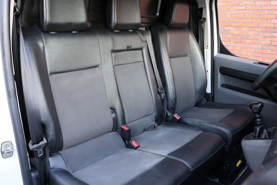Opel Vivaro 2.0 CDTI L3H1 XL | CarPlay | Camera | Lederen bekleding | 3-Zitter | Blind Spot | Keyless entry | Climate control |  Dealer onderhouden | Nieuwe APK | Nieuwe vliegwiel / koppeling