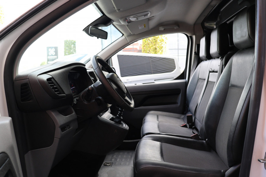 Opel Vivaro 2.0 CDTI L3H1 XL | CarPlay | Camera | Lederen bekleding | 3-Zitter | Blind Spot | Keyless entry | Climate control |  Dealer onderhouden | Nieuwe APK | Nieuwe vliegwiel / koppeling