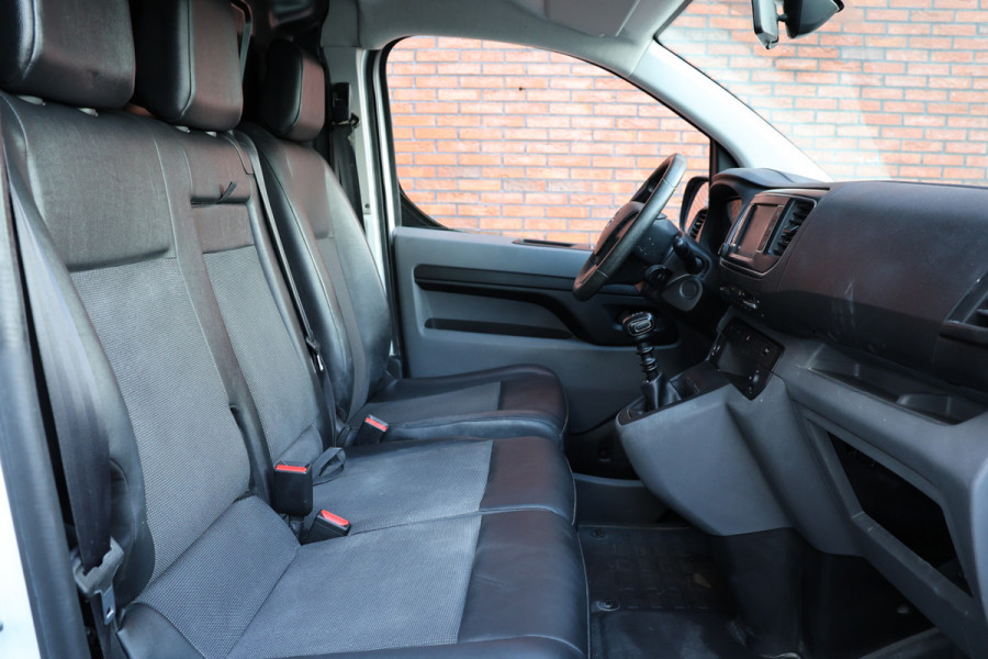 Opel Vivaro 2.0 CDTI L3H1 XL | CarPlay | Camera | Lederen bekleding | 3-Zitter | Blind Spot | Keyless entry | Climate control |  Dealer onderhouden | Nieuwe APK | Nieuwe vliegwiel / koppeling