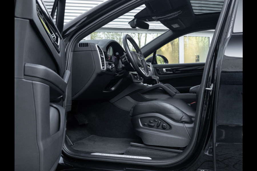 Porsche Cayenne Coupé 3.0 E-Hybrid - Pano - Sport Chrono - Trekhaak - Luchtvering - Achterasbesturing