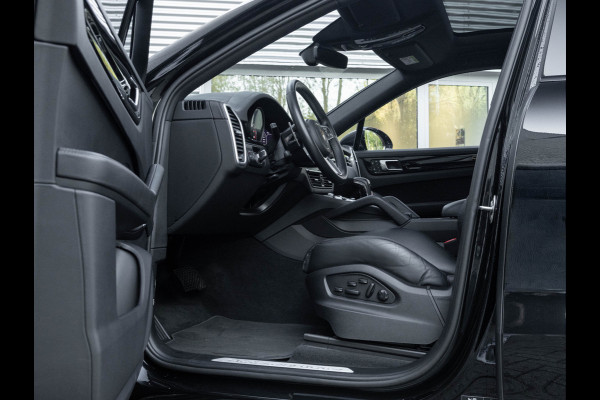 Porsche Cayenne Coupé 3.0 E-Hybrid - Pano - Sport Chrono - Trekhaak - Luchtvering - Achterasbesturing