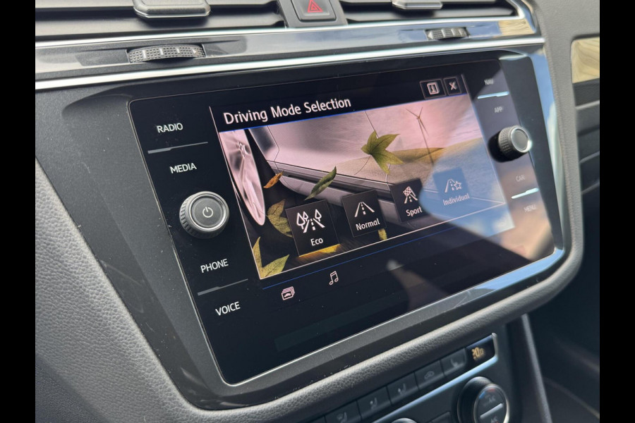 Volkswagen Tiguan 1.5 TSI R-line Automaat | Panoramadak | LED verlichting | Adaptieve cruise control | Black style | Adaptief demping systeem | St