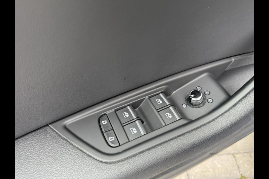 Audi A4 Avant 40 TFSI S edition Competition Automaat | LED koplampen | Cruise control | Climate control | Zwart optiek | Getint glas | A