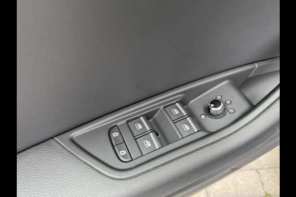 Audi A4 Avant 40 TFSI S edition Competition Automaat | LED koplampen | Cruise control | Climate control | Zwart optiek | Getint glas | A