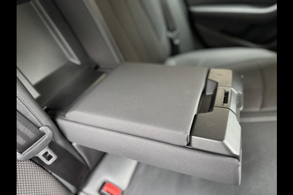 Audi A4 Avant 40 TFSI S edition Competition Automaat | LED koplampen | Cruise control | Climate control | Zwart optiek | Getint glas | A