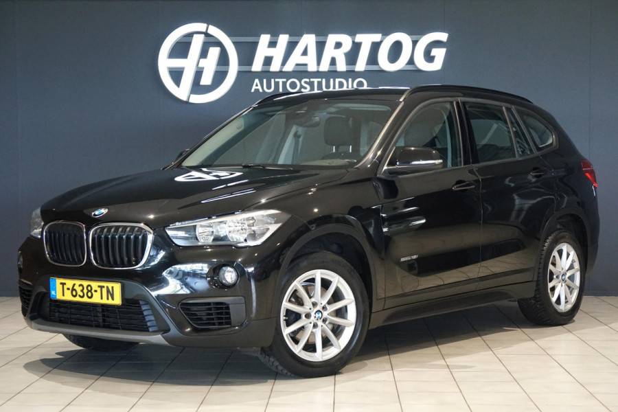 BMW X1 sDrive18i High Executive + SENSOREN / STOELVERWARMING / NAVIGATIE