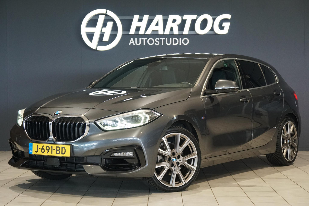 BMW 1-serie 118i Executive Edition + HARMAN KARDON / CAMERA / STOELVERWARMING BMW 1-serie 118i Executive Edition + HARMAN KARDON / CAMERA / STOELVERWARMING